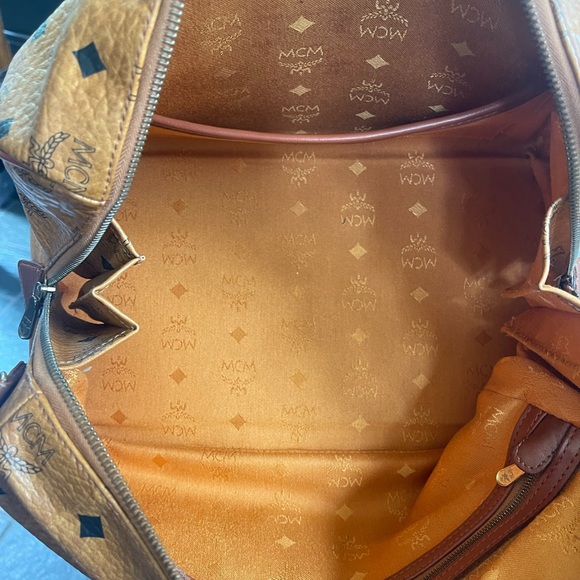 🔥
MCM
Logo 🔥Leather 🔥Printed 🔥Handle 🔥Bag🔥 - Picture 8 of 9